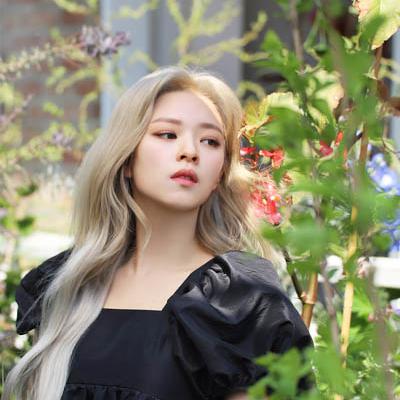 TWICE - 9th Mini Album “MORE &amp; MORE” Jacket Shooting 02