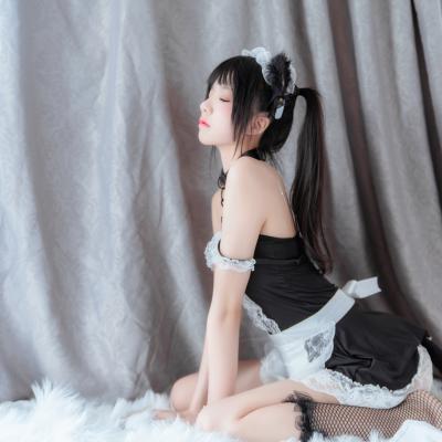 Black cat shaking 03