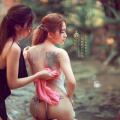 2 cô gái sexy - quyến rũ trong thung thũng với yếm 025