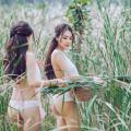 2 cô gái sexy - quyến rũ trong thung thũng với yếm 060