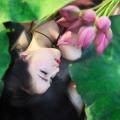 Hồng Rubyshi - Cô gái và hoa sen 05.jpg