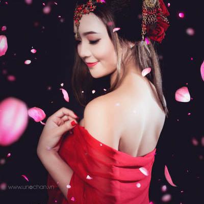 Lê Thu Hương cosplay game mobile 03