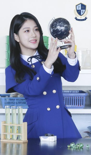 Fromis 9 - 1st Mini Album [To. Heart] Behind – photo 3
