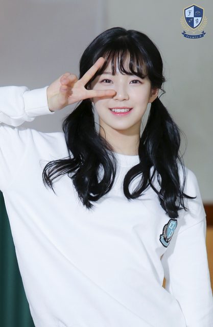 Fromis 9 - 1st Mini Album [To. Heart] Behind – photo 36