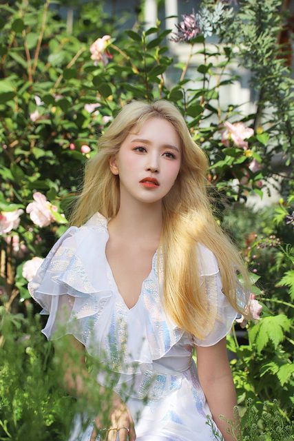 TWICE - 9th Mini Album “MORE & MORE” Jacket Shooting – photo 6