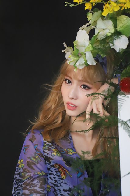 TWICE - 9th Mini Album “MORE & MORE” Jacket Shooting – photo 14
