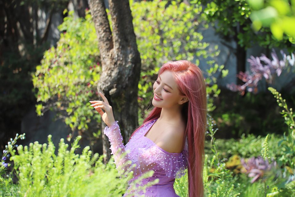 TWICE - 9th Mini Album “MORE & MORE” Jacket Shooting – photo 19