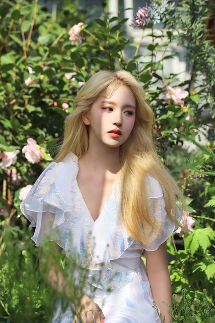 TWICE - 9th Mini Album “MORE & MORE” Jacket Shooting – photo 21