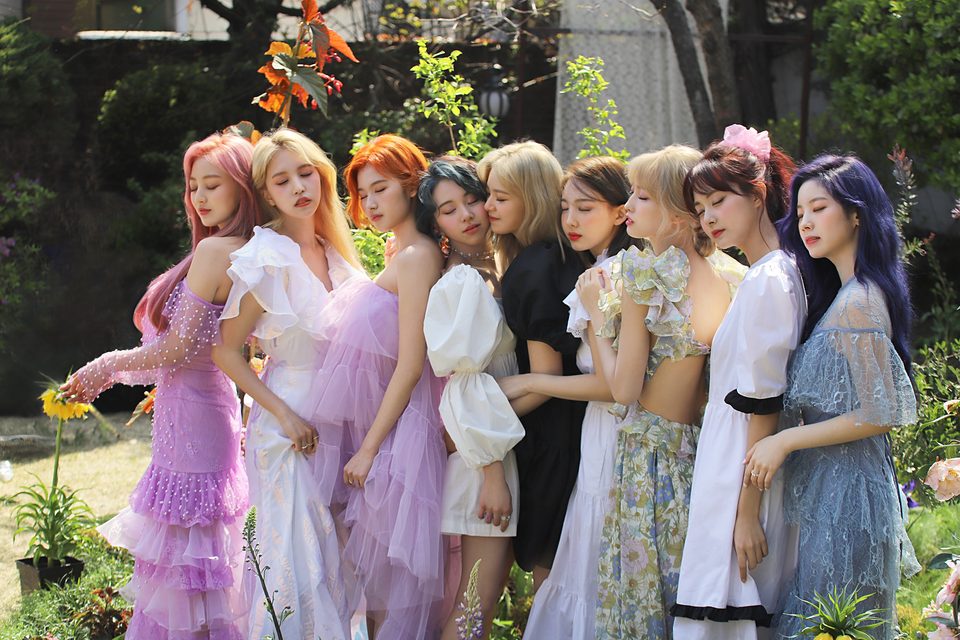 TWICE - 9th Mini Album “MORE & MORE” Jacket Shooting – photo 29