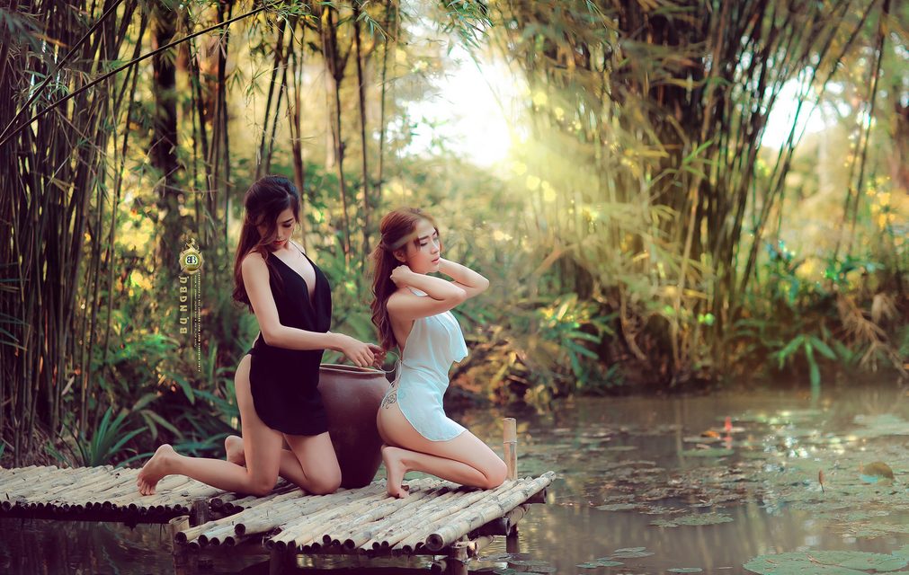 2 cô gái sexy - quyến rũ trong thung thũng với yếm – photo 32