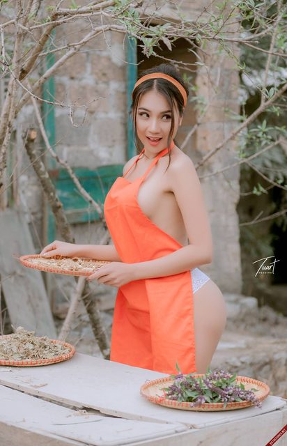 2 cô gái sexy - quyến rũ trong thung thũng với yếm – photo 44