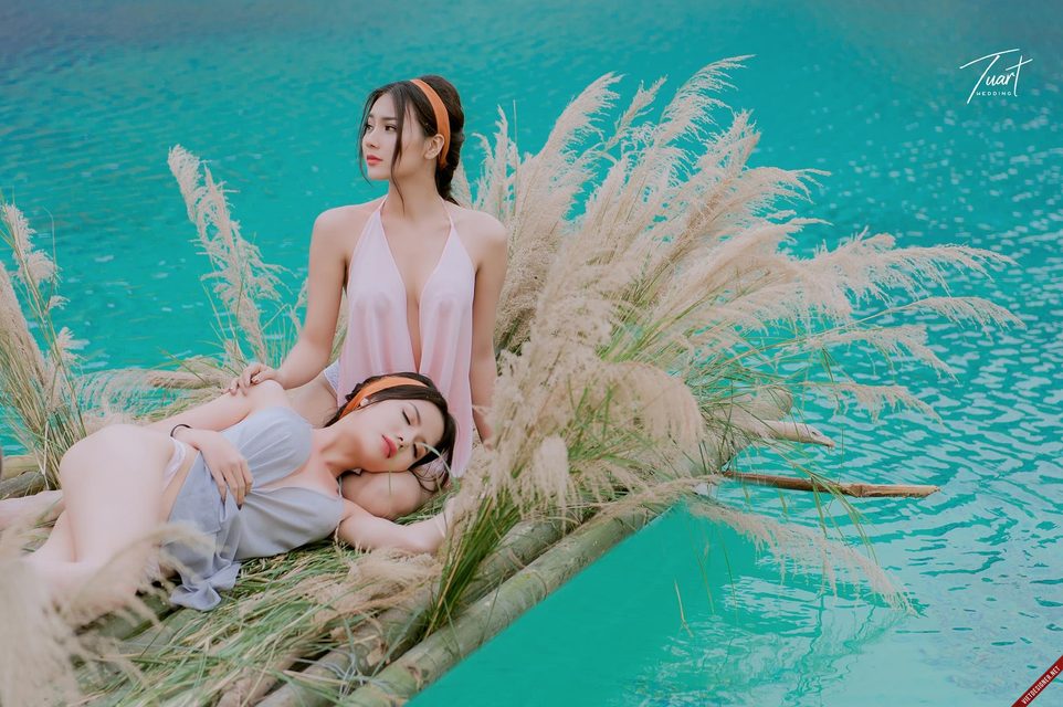 2 cô gái sexy - quyến rũ trong thung thũng với yếm – photo 45