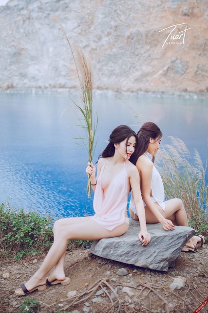 2 cô gái sexy - quyến rũ trong thung thũng với yếm – photo 51