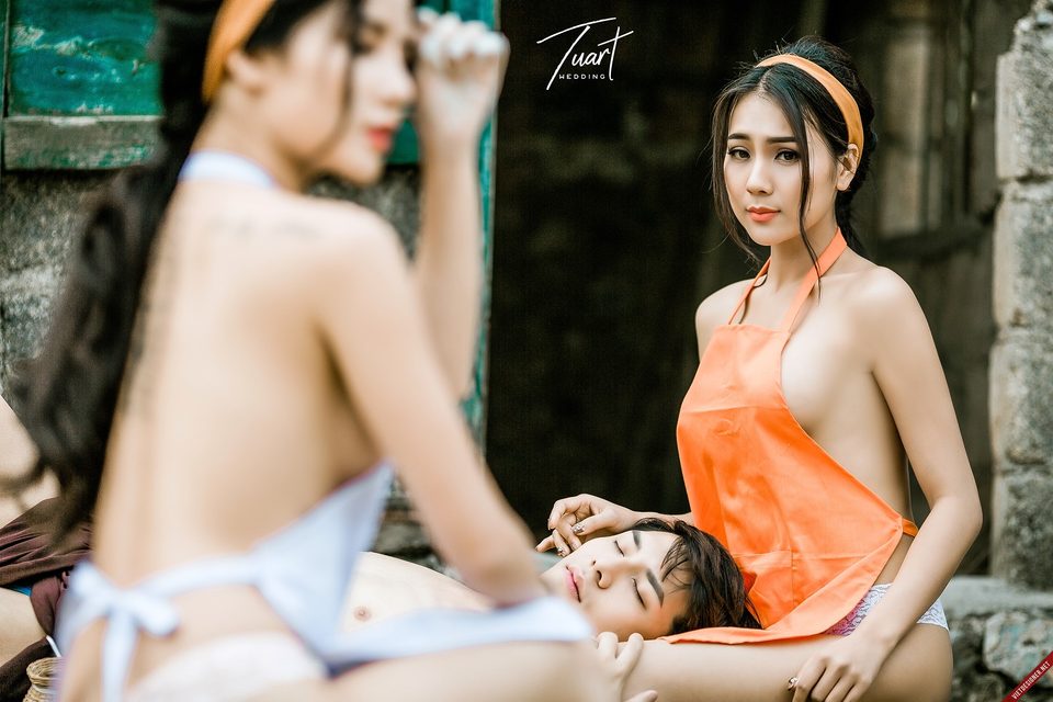2 cô gái sexy - quyến rũ trong thung thũng với yếm – photo 54