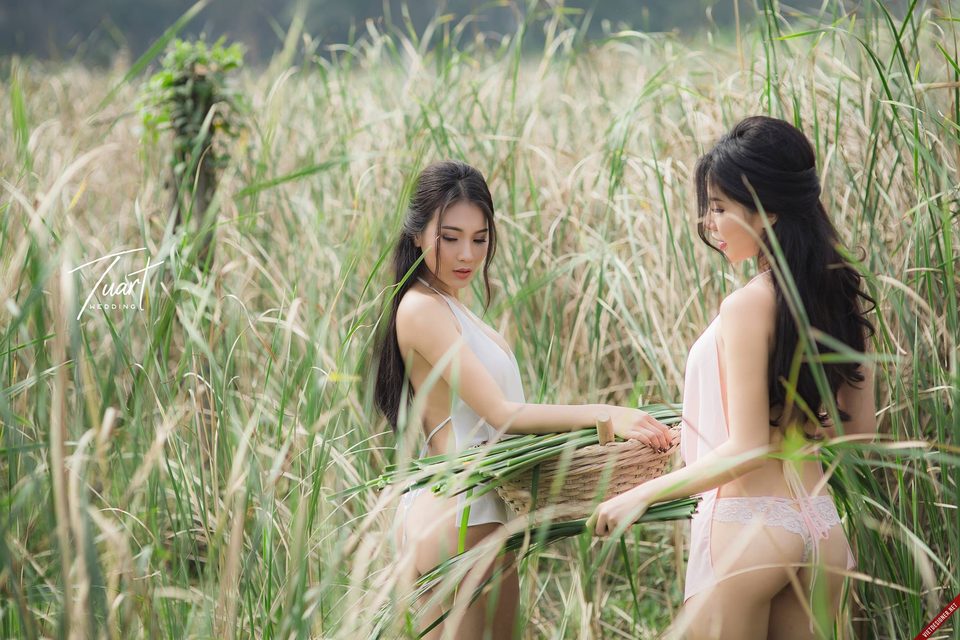2 cô gái sexy - quyến rũ trong thung thũng với yếm – photo 65