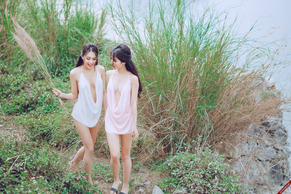 2 cô gái sexy - quyến rũ trong thung thũng với yếm – photo 86