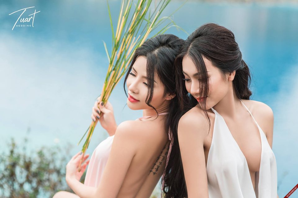2 cô gái sexy - quyến rũ trong thung thũng với yếm – photo 88