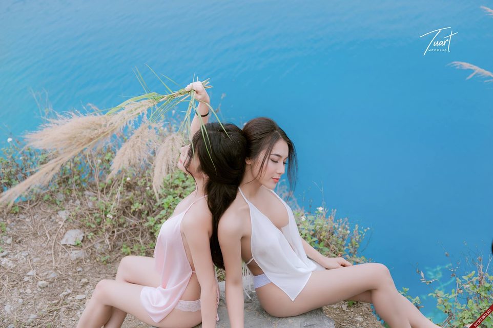 2 cô gái sexy - quyến rũ trong thung thũng với yếm – photo 93