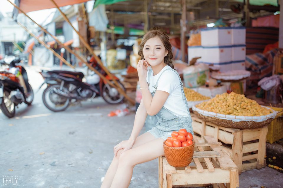 Gái xinh bên giỏ cà chua – photo 5