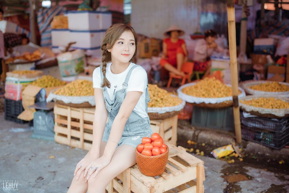 Gái xinh bên giỏ cà chua – photo 6