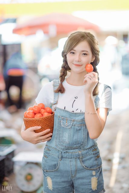 Gái xinh bên giỏ cà chua – photo 14