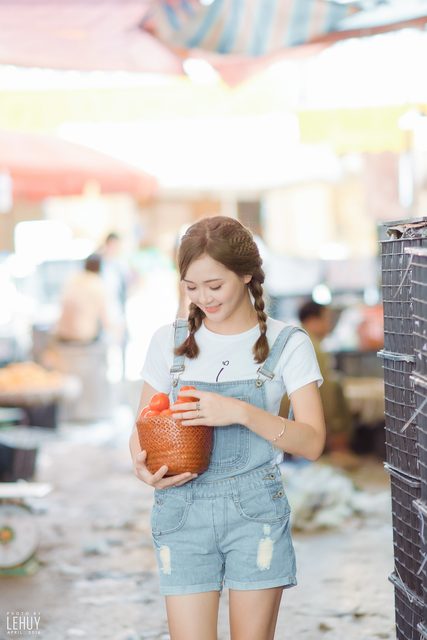 Gái xinh bên giỏ cà chua – photo 17