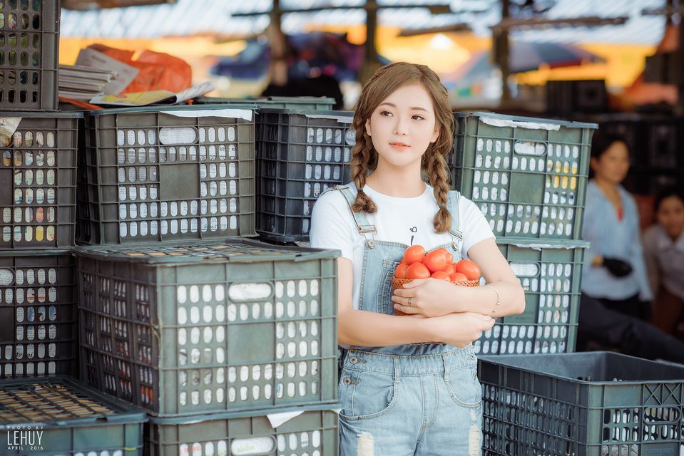 Gái xinh bên giỏ cà chua – photo 19