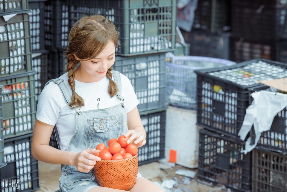 Gái xinh bên giỏ cà chua – photo 20