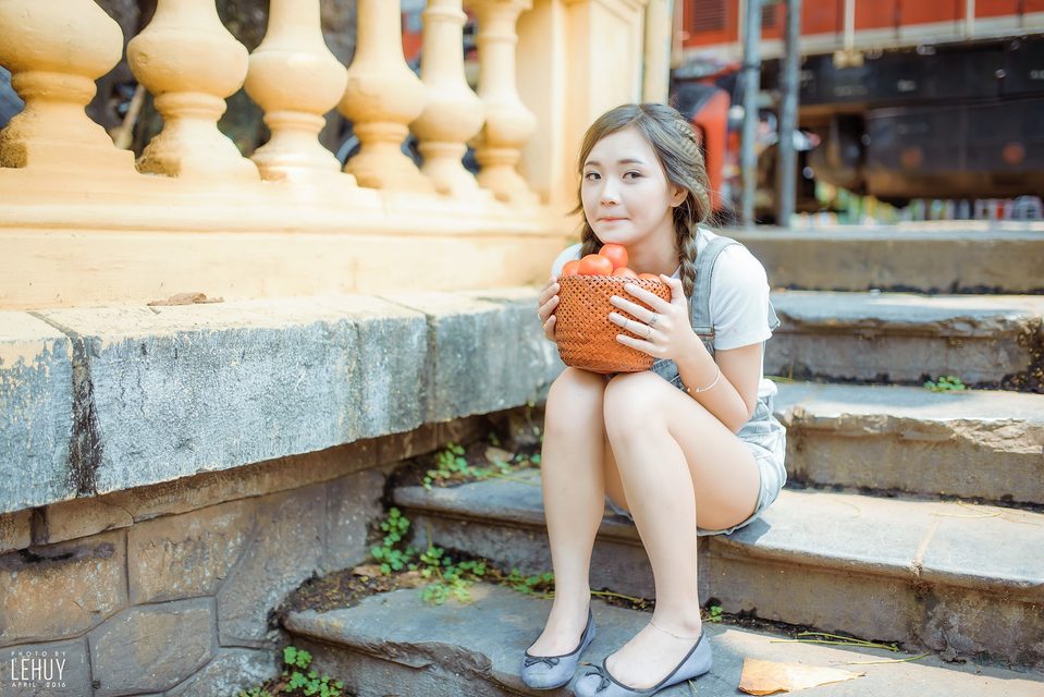 Gái xinh bên giỏ cà chua – photo 23
