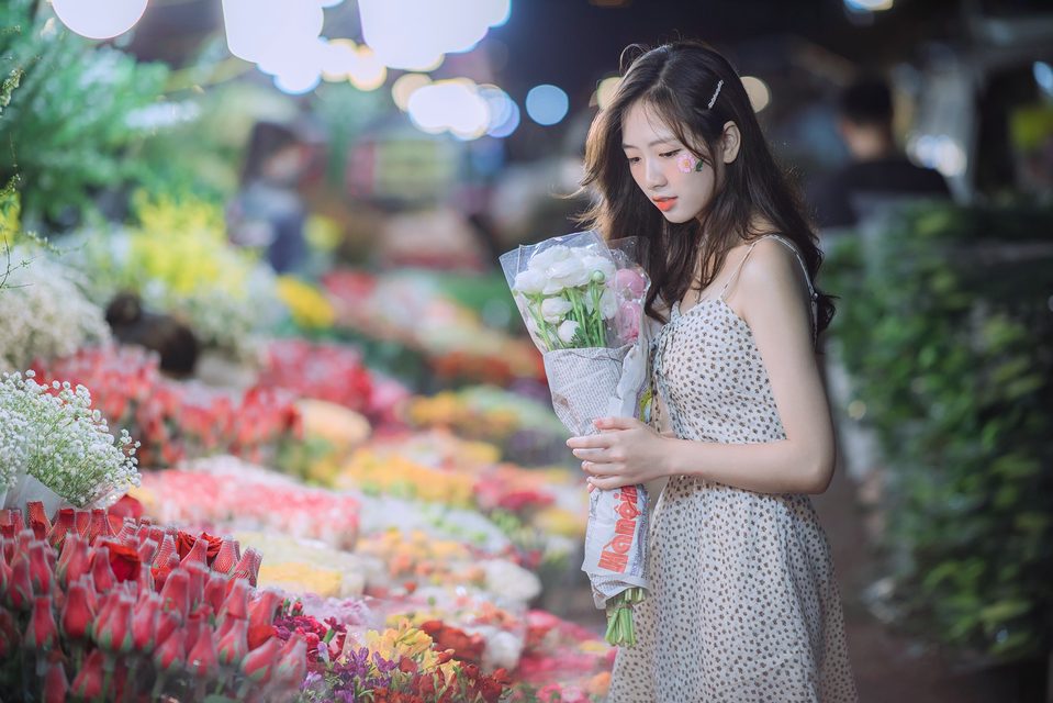Hoài Linh - Tản bộ trên cánh đường hoa – photo 2