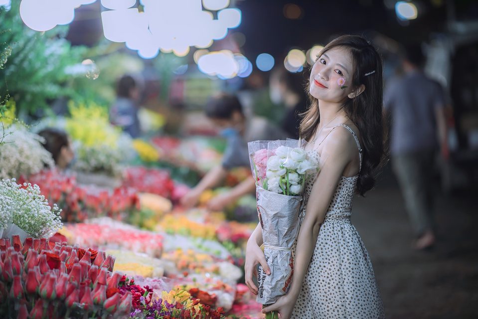 Hoài Linh - Tản bộ trên cánh đường hoa – photo 3