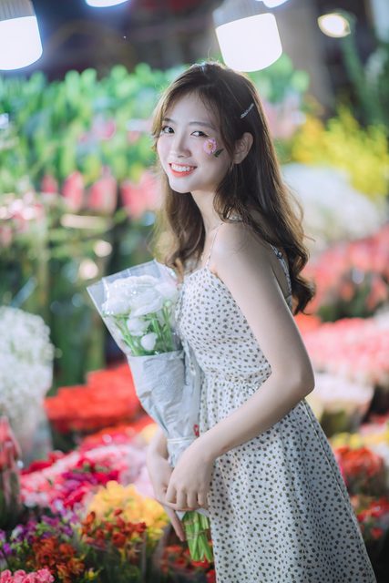 Hoài Linh - Tản bộ trên cánh đường hoa – photo 6