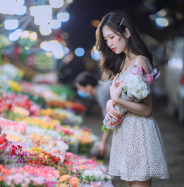Hoài Linh - Tản bộ trên cánh đường hoa – photo 7