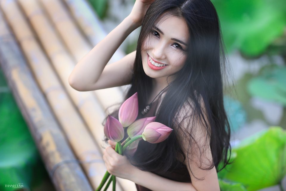 Hồng Rubyshi - Cô gái và hoa sen – photo 2