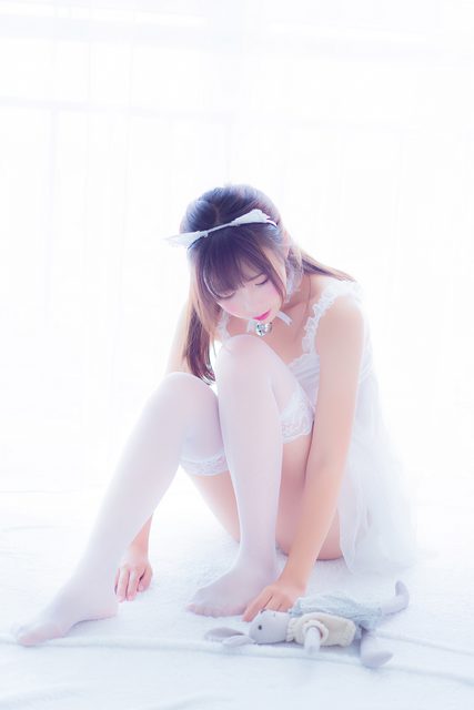 Bộ Đồ Ngủ Màu Trắng - 吊带白睡衣 – photo 15