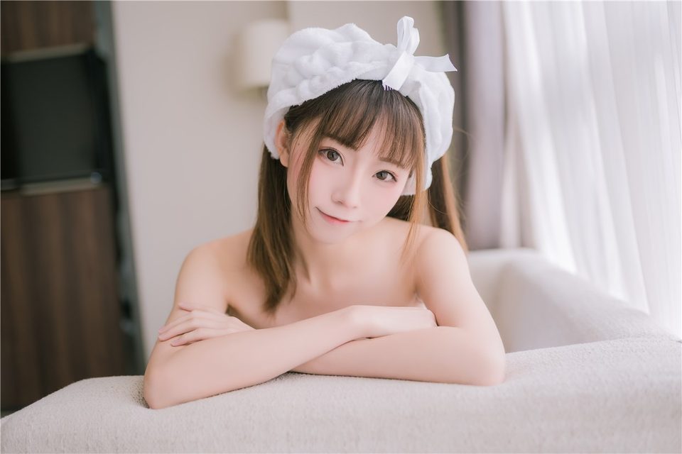 Cô Gái Quyến Rũ Trong Khăn Tắm - 纯白浴巾 – photo 10