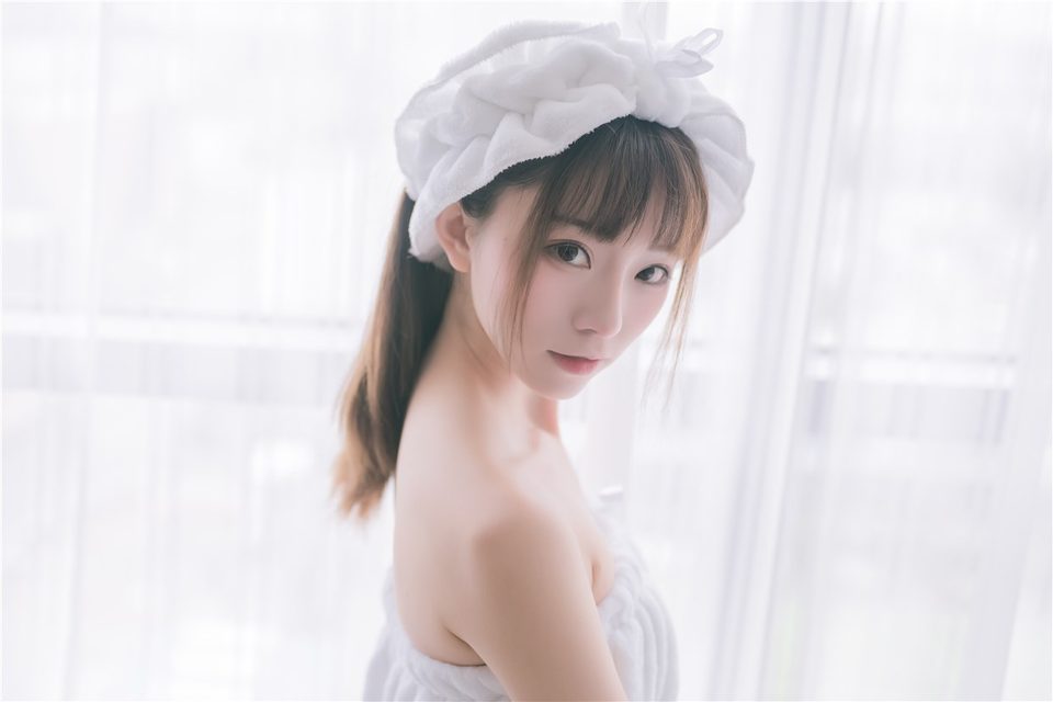 Cô Gái Quyến Rũ Trong Khăn Tắm - 纯白浴巾 – photo 19