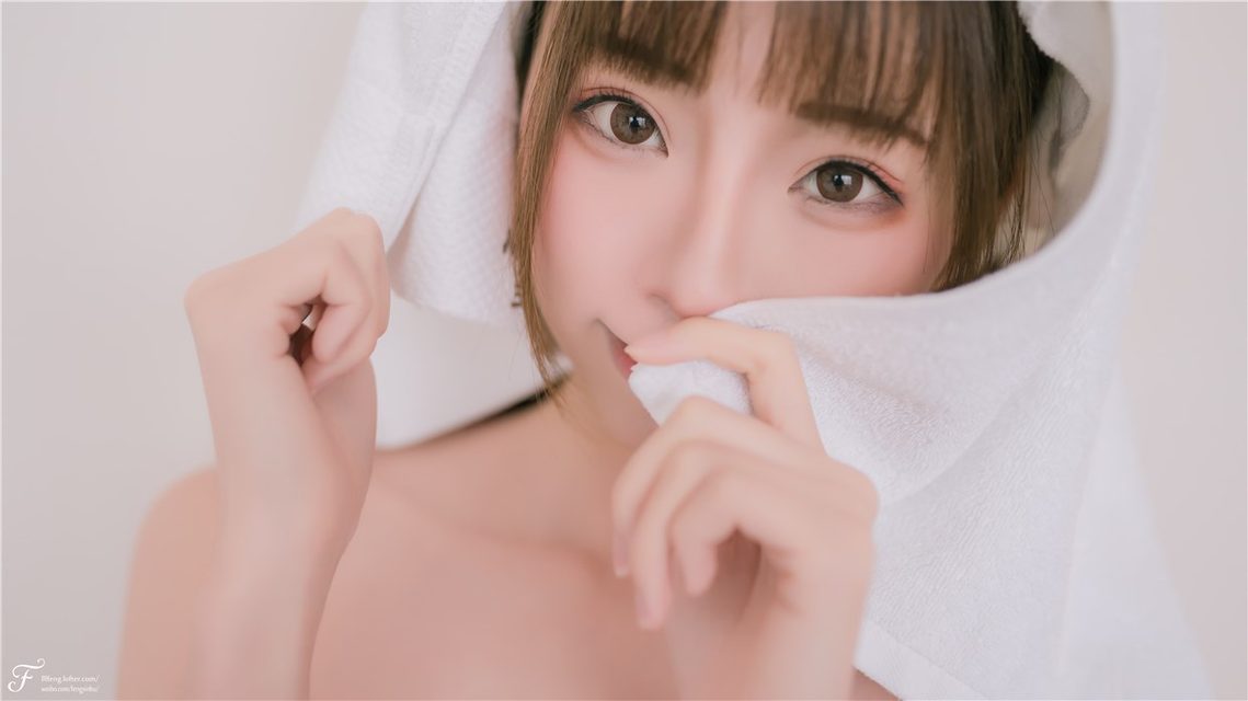 Cô Gái Quyến Rũ Trong Khăn Tắm - 纯白浴巾 – photo 21