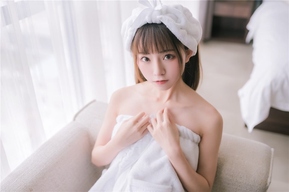 Cô Gái Quyến Rũ Trong Khăn Tắm - 纯白浴巾 – photo 23