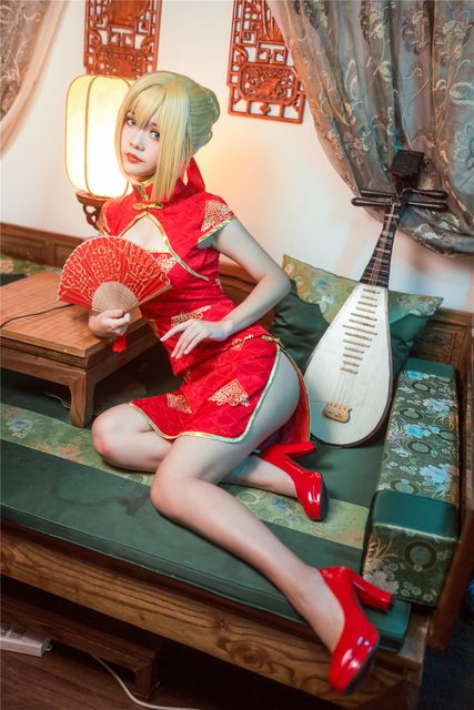 Em Gái Và Sườn Xám Đỏ - 妹妹和红色旗袍 – photo 9