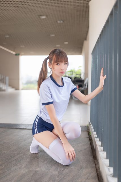 Mặc Đồ Thể Dục Trước Lớp Học - 在教室门前穿体操服 – photo 14