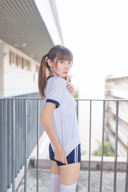 Mặc Đồ Thể Dục Trước Lớp Học - 在教室门前穿体操服 – photo 31