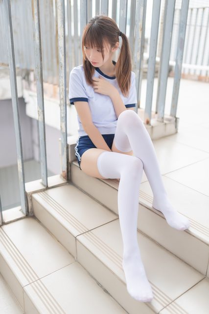 Mặc Đồ Thể Dục Trước Lớp Học - 在教室门前穿体操服 – photo 45
