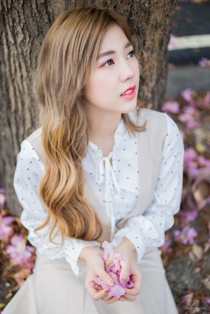 Nilawan Iamchuasawad   Beautiful girl in the flower field – ảnh 6