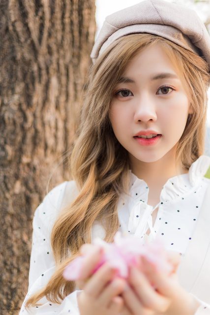 Nilawan Iamchuasawad   Beautiful girl in the flower field – ảnh 10