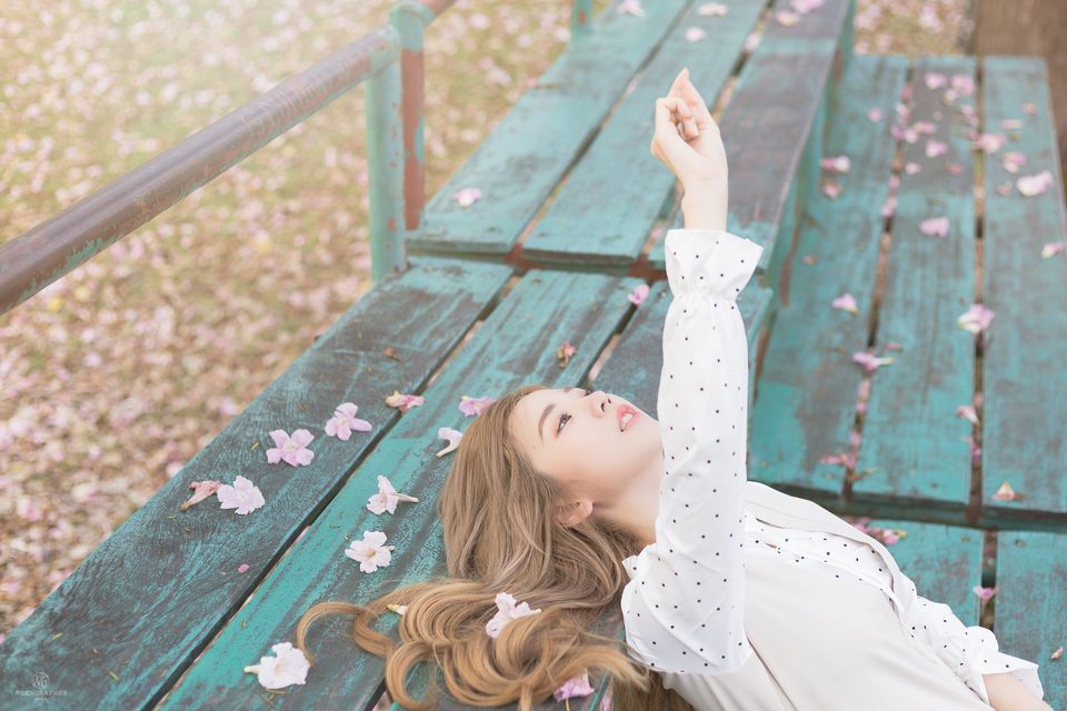 Nilawan Iamchuasawad   Beautiful girl in the flower field – ảnh 12
