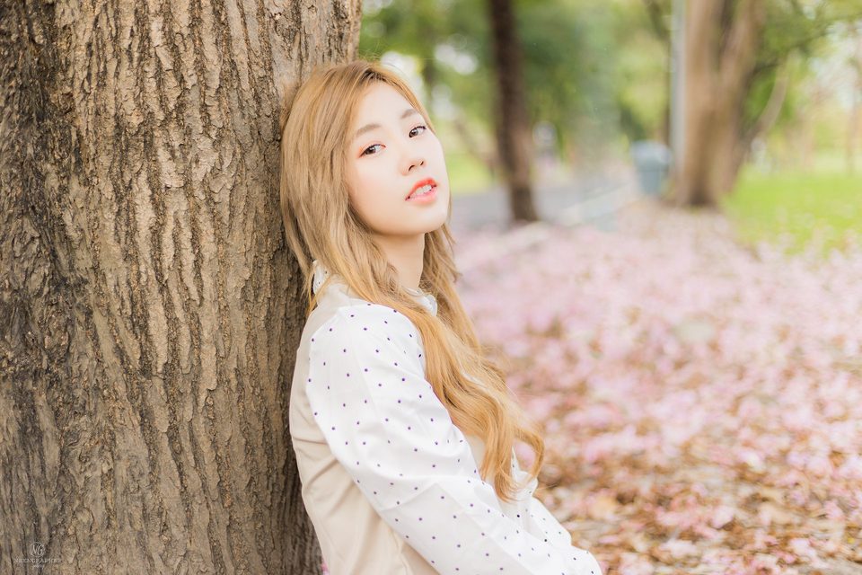Nilawan Iamchuasawad   Beautiful girl in the flower field – ảnh 15