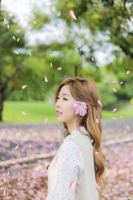 Nilawan Iamchuasawad   Beautiful girl in the flower field – ảnh 16
