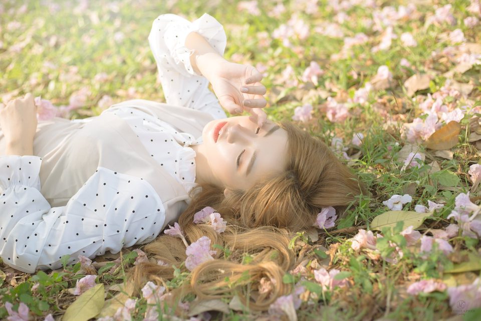 Nilawan Iamchuasawad   Beautiful girl in the flower field – ảnh 18
