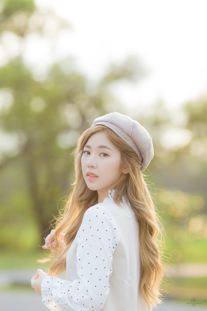 Nilawan Iamchuasawad   Beautiful girl in the flower field – ảnh 25